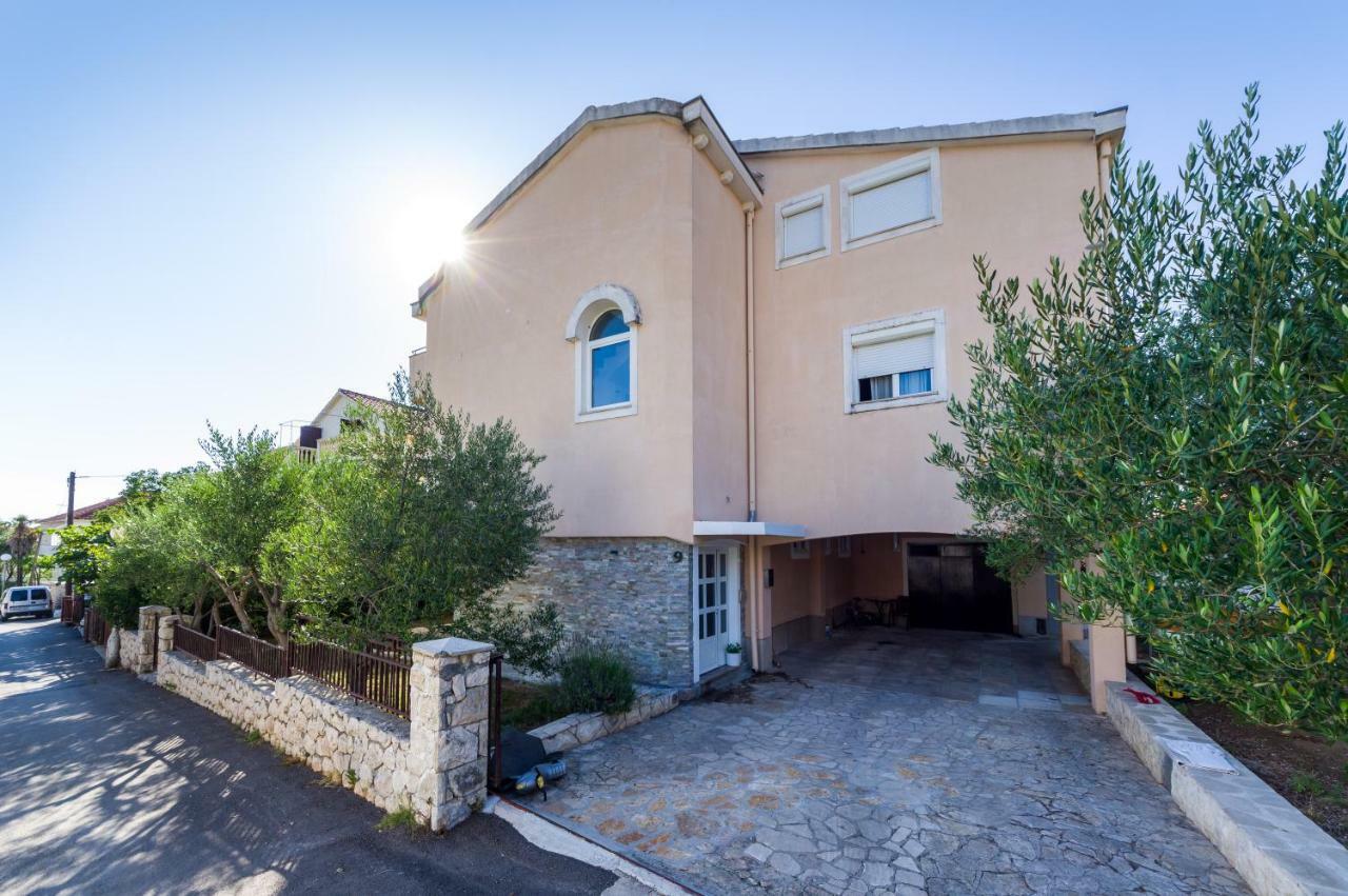 Apartament Mihael *